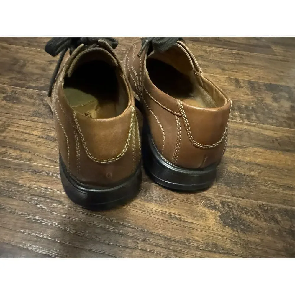 Clark's man's brown leather lace up Oxford shoe size US 8.5